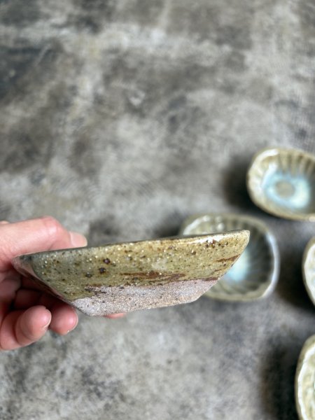 画像4: 西持田窯 しのぎ小皿 (4)