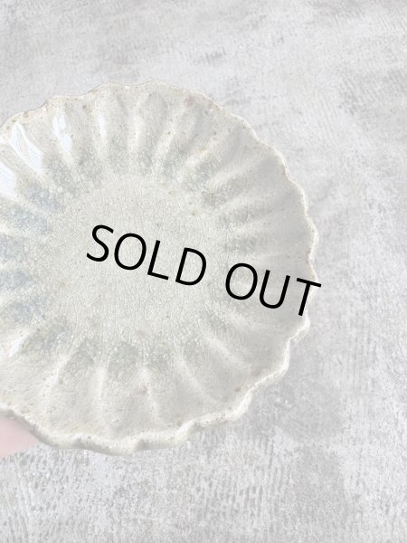 画像5: 西持田窯 しのぎ花型皿 (5)