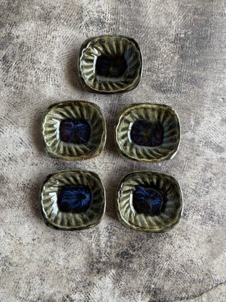 画像2: 西持田窯 しのぎ小皿 (2)