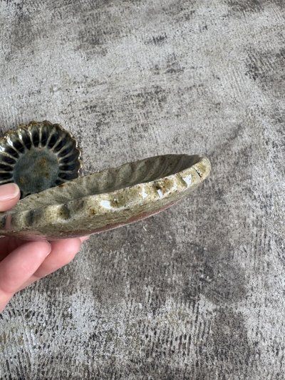 画像2: 西持田窯 しのぎ花型皿