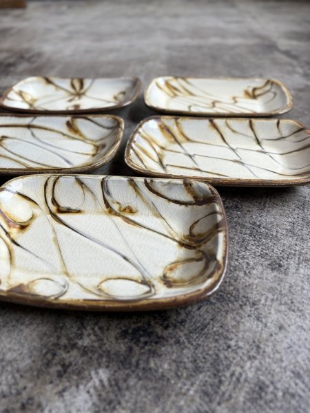 画像2: 井上尚之 スリップ角皿(中) (2)